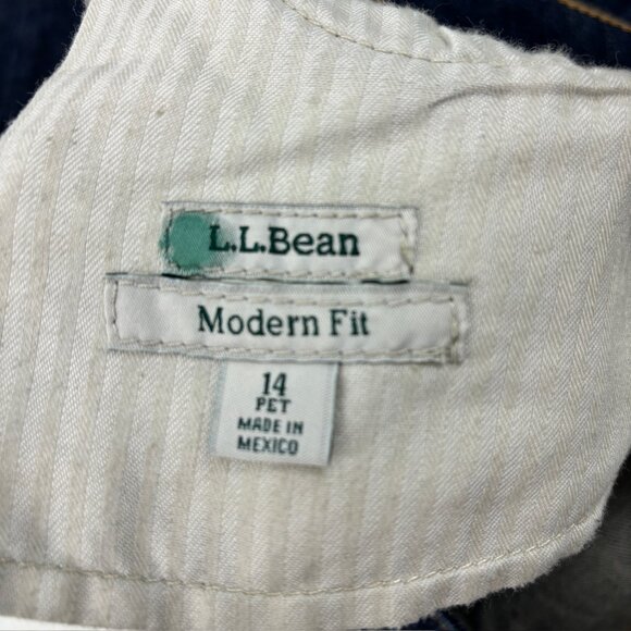 L.L. Bean Modern Fit Straight Women's size 14P Dark Wash Blue Denim Jeans - Picture 2 of 4